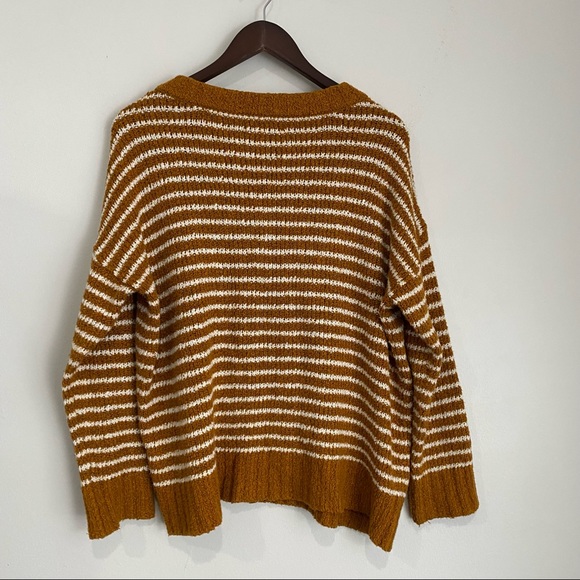 AMERICAN EAGLE Womens Small Rustic White Stripe Vneck Pullover Sweater - Picture 3 of 5